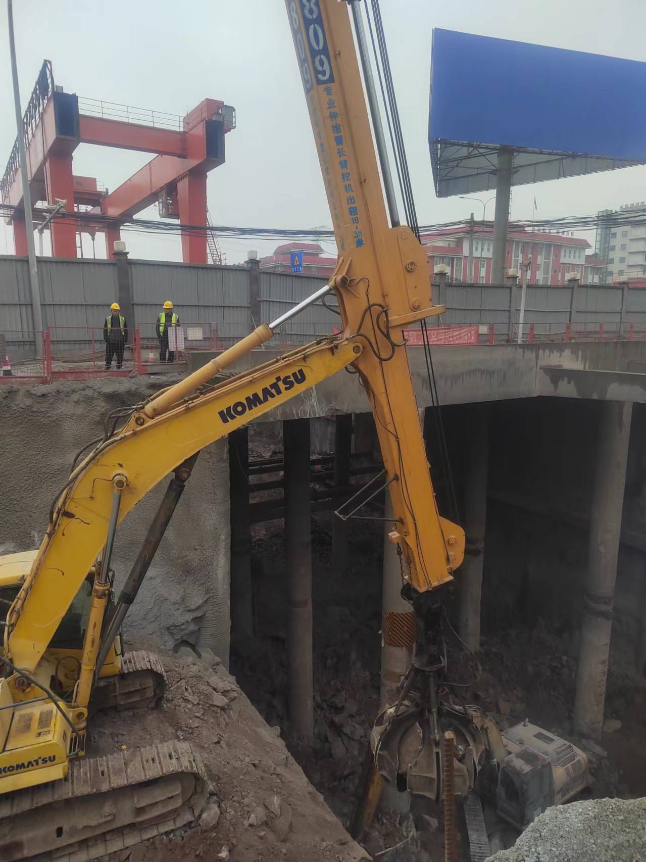 �������ھ������